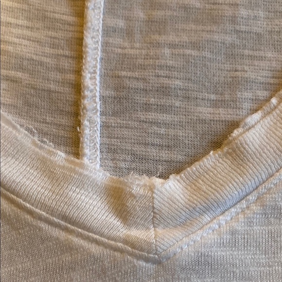 Crown Jewel Women's White V-Neck Top Size Small in EUC - Picture 3 of 6